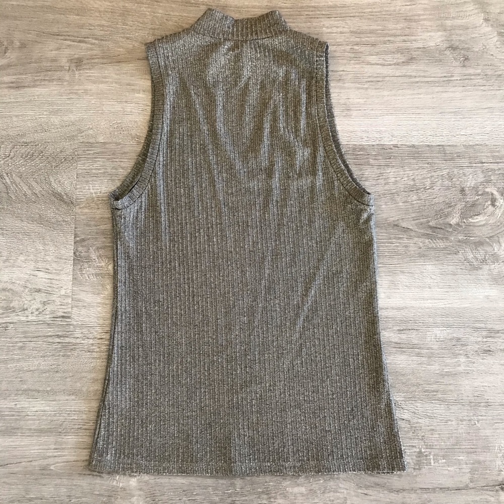 Metallic Gold Rib Keyhole Top - Picture 3 of 5